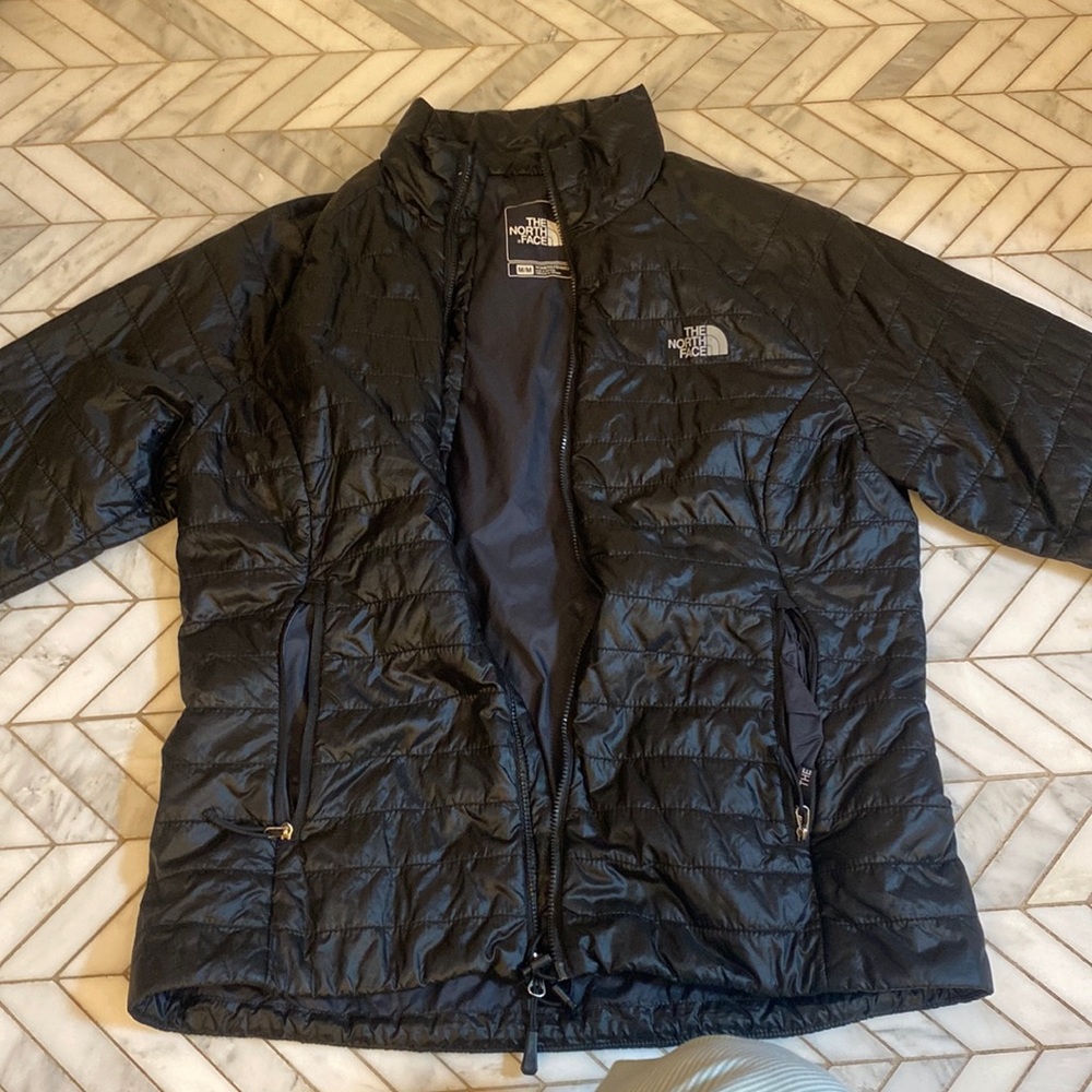 Black lightweight insulated women’s The Northface jacket